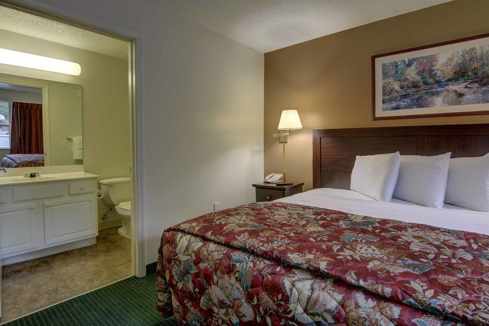 Intown Suites Extended Stay Marietta Ga - Town Center Кеннесо Экстерьер фото