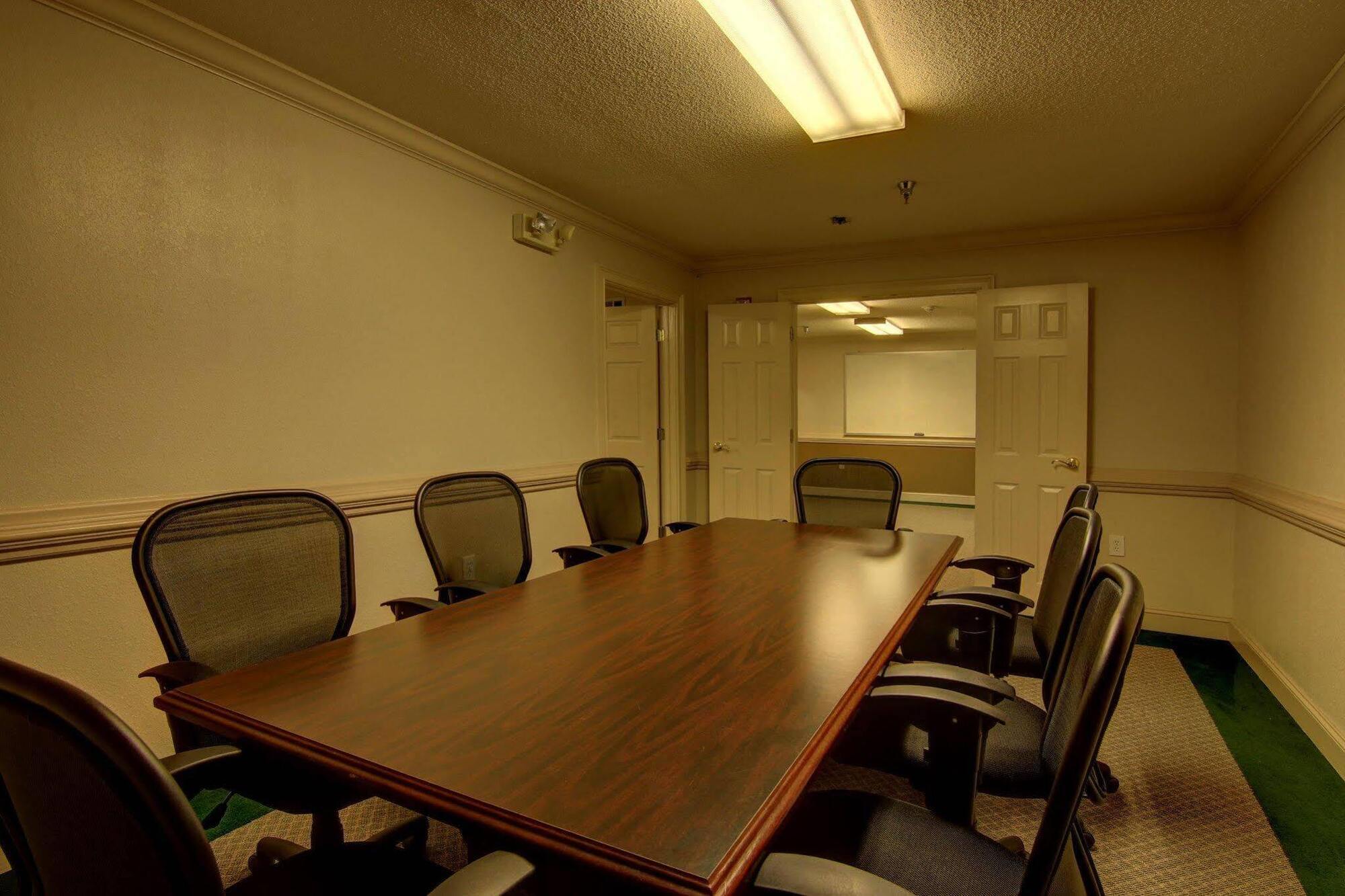 Intown Suites Extended Stay Marietta Ga - Town Center Кеннесо Экстерьер фото