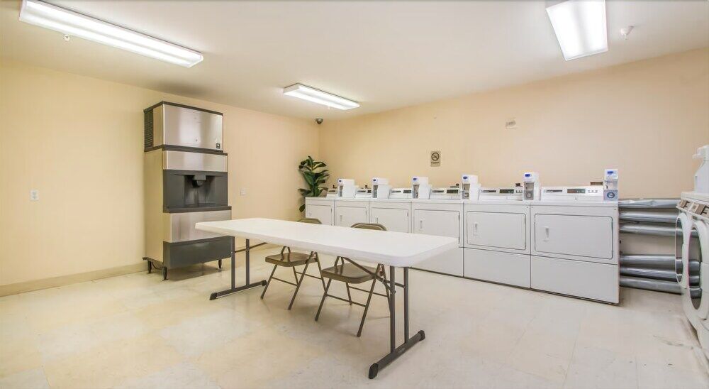 Intown Suites Extended Stay Marietta Ga - Town Center Кеннесо Экстерьер фото
